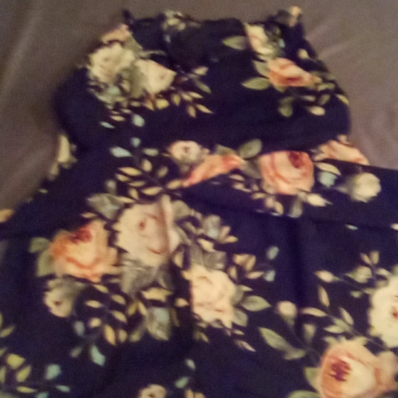 Romper tank top that ties in back - Picture 3 of 4